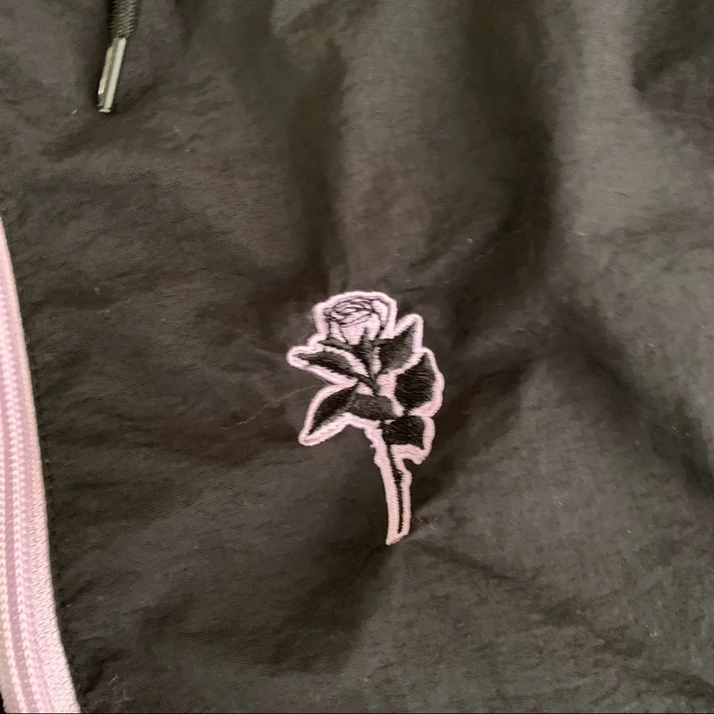 zumiez windbreaker, made by Samii Ryan đđ¤ - Picture 2 of 8